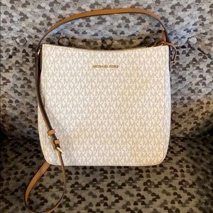 Michael Kors vanilla LG Jet set Messenger